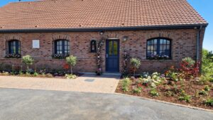 Fleurissement maison pour mariage